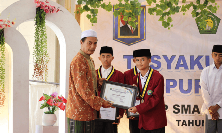 Wisuda-Asy-Syadzili-4.png